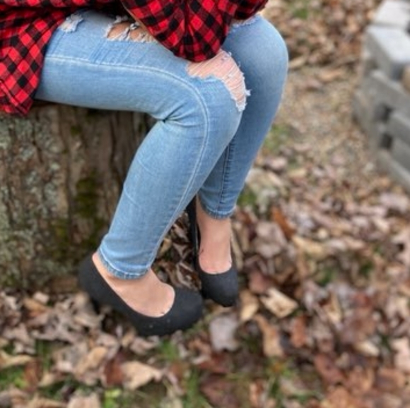 Guess Heels - Picture 2 of 4